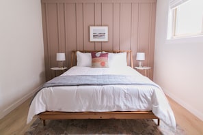 5 chambres, coffres-forts dans les chambres, lit parapluie