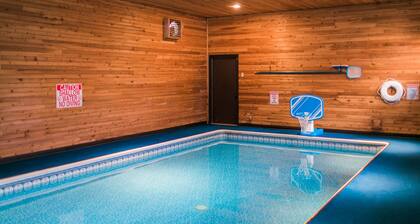 *Indoor Pool* Stay and Play Family Home in Spokane
