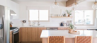 Beautiful Modern Home - Heated Indoor Pool