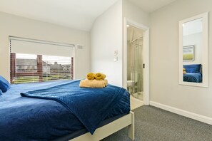 3 chambres, fer et planche à repasser