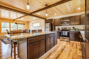 Fridge, microwave, oven, stovetop - Hike, fish, bike, float the river, explore or just relax... (Newry)