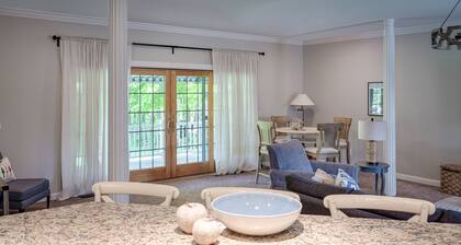 Spacious 6 BR Harbor Springs home- walk to town, short drive to beaches/slopes!