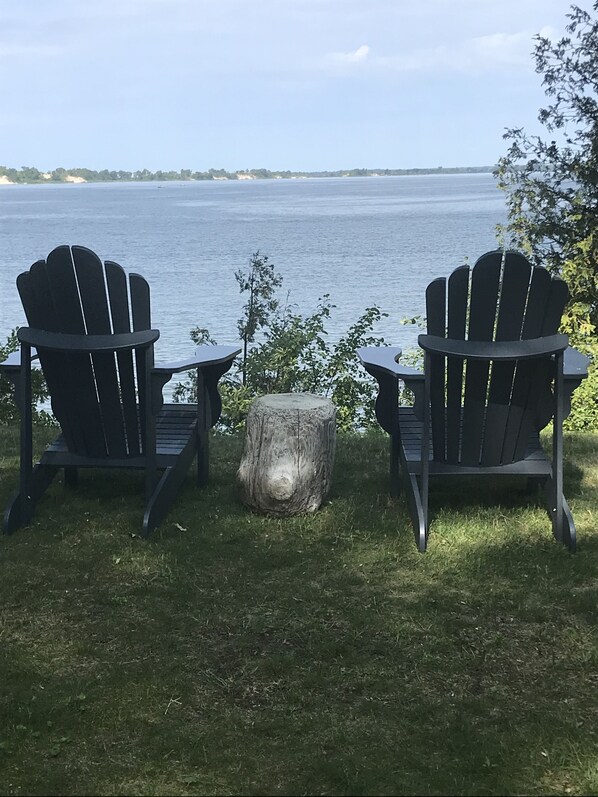 Property grounds - Dunes Delight - Cottage on West Lake (Prince Edward County)