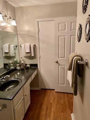 Combined shower/bathtub