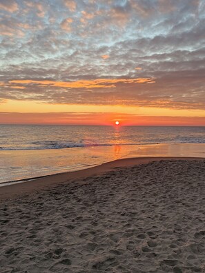 Una spiaggia nelle vicinanze