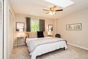 5 bedrooms, desk, iron/ironing board, travel cot