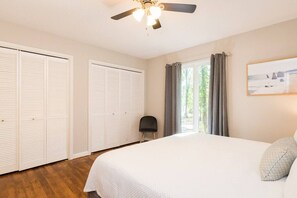 5 bedrooms, desk, iron/ironing board, travel cot