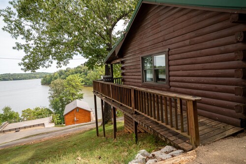 The Overlook Log Cabin - Offer a Queen bedroom, a Full & a Twin Bedroom,  and 2 twin beds with amazing Lake Barkley Views!