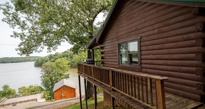 The Overlook Log Cabin - Offer a Queen bedroom, a Full & a Twin Bedroom, and 2 twin beds with amazing Lake Barkley Views!