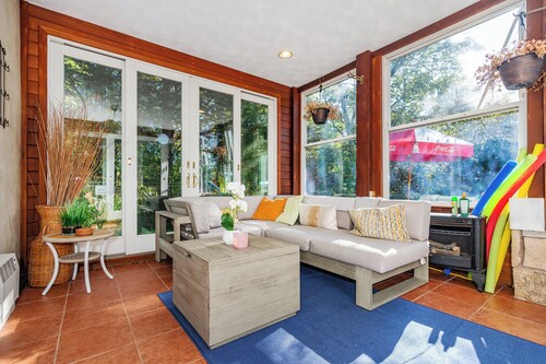 Estate Property, Pool, Beaches, Watch Hill, Electric Boat, Naval Bases