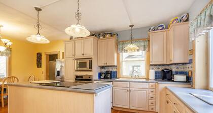 Estate Property, Pool, Beaches, Watch Hill, Electric Boat, Naval Bases