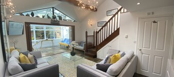 Beautiful Contemporary Beach Living