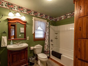 Ensemble douche/baignoire, sèche-cheveux, serviettes fournies