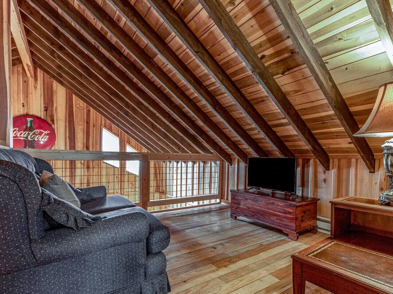 Televisión y chimenea 