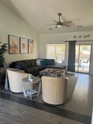 Smart-tv en een open haard