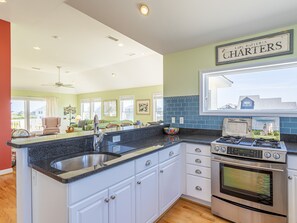 冰箱、微波炉、烤箱、炉灶