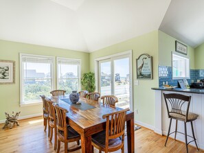 Dining - Beautiful House with Hot Tub, One Minute walk to beach (Hatteras)