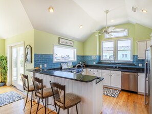 冰箱、微波炉、烤箱、炉灶