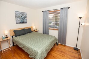 4 bedrooms, desk, iron/ironing board, free WiFi
