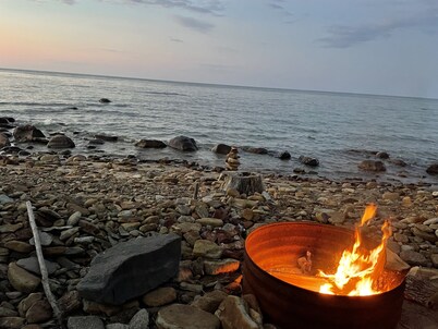 Lakeside Cabin with a Touch of Vintage Charm and All the Modern Conveniences