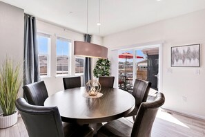 Maison en rangée, Plusieurs lits (403 Zeppelin Way) | Cuisine privée