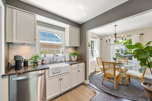 luxury bungalow-walk to Beaumont hospital 