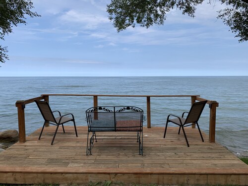 Phenomenal views at this lakeside Cabin!