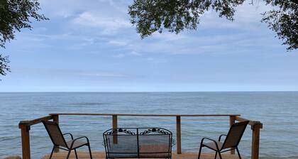 Phenomenal views at this lakeside Cabin!