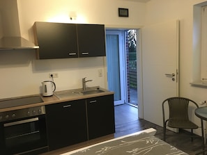 1 bedroom, free WiFi, bed sheets - Modern 21 m² apartment quiet, modern, central (Jever)