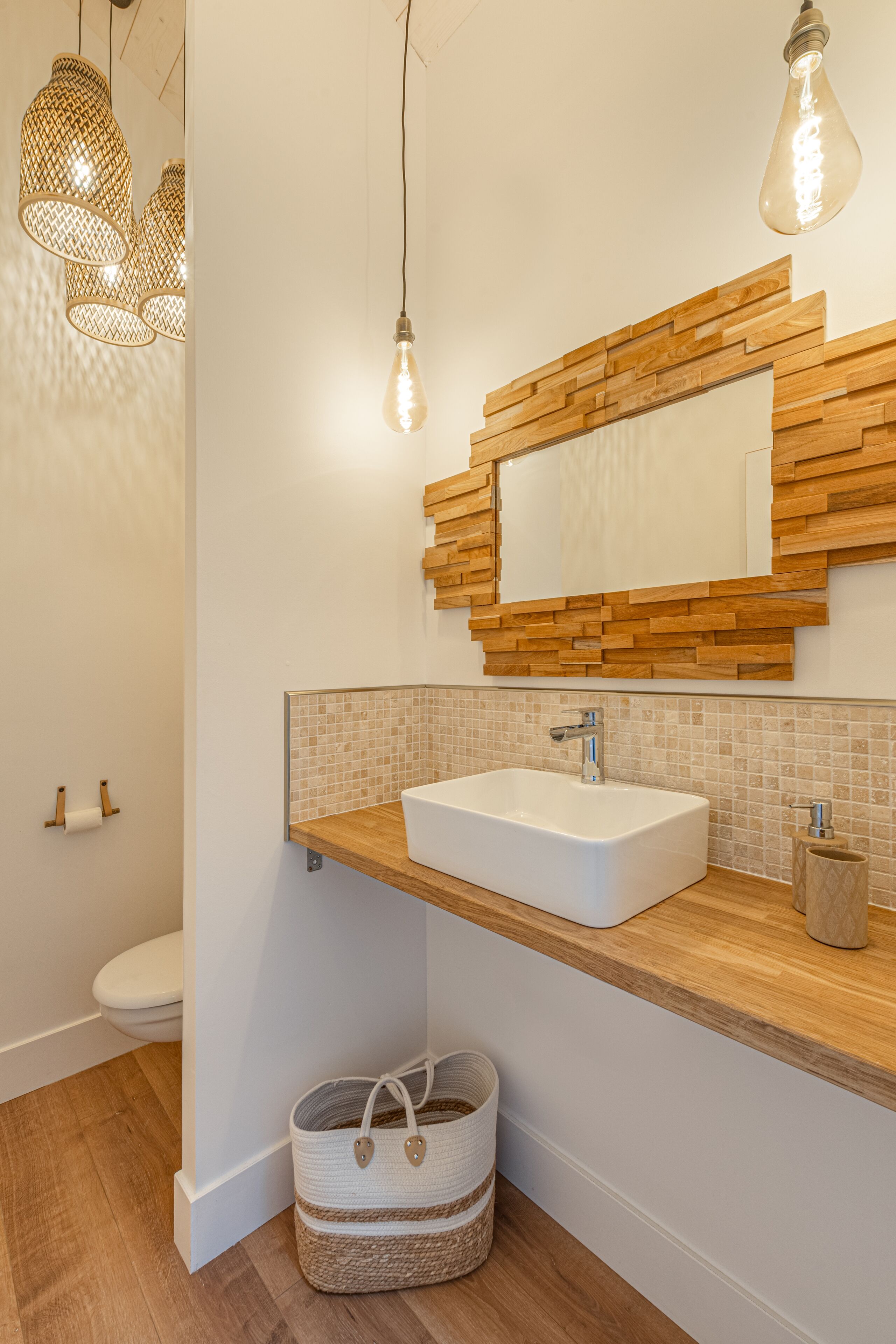 Haartrockner, Handtücher, Seife, Shampoo