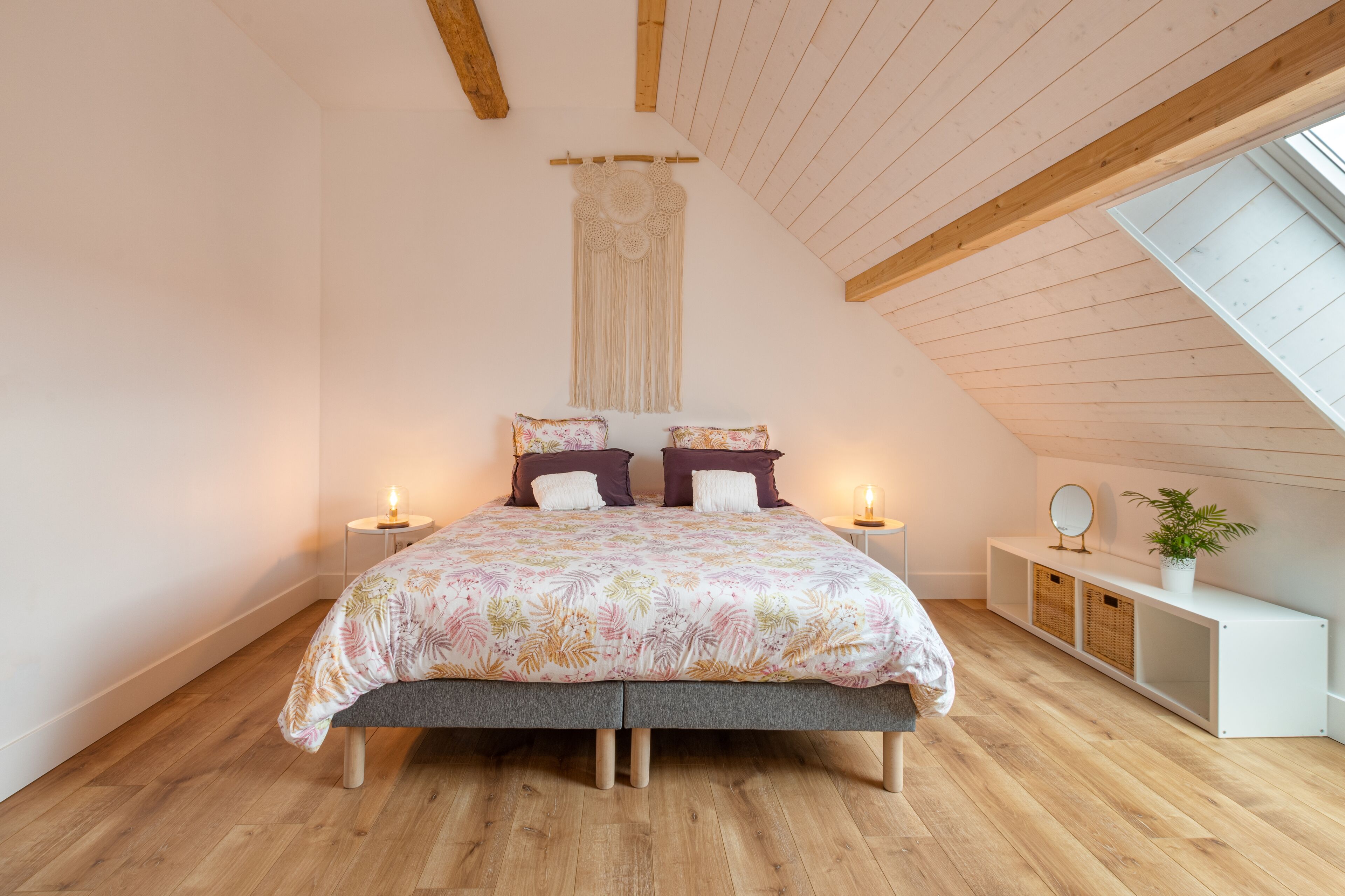 3 slaapkamers, een bureau, geluiddichte muren