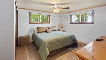 3 bedrooms, in-room safe, free WiFi, bed sheets