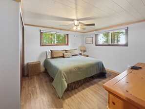 3 bedrooms, in-room safe, free WiFi, bed sheets
