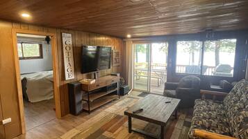 智能電視、DVD 播放機、音響