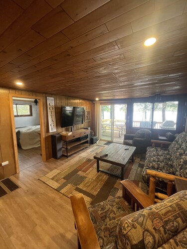 Cozy Cottage on Cisco Chain of Lakes - Big Lake - Summer is open!
