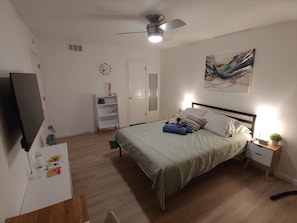 2 bedrooms, iron/ironing board, free WiFi, bed sheets