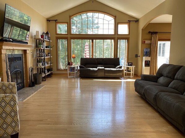 Smart TV, fireplace, table football, ping pong