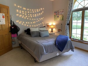 4 bedrooms, desk, iron/ironing board, free WiFi