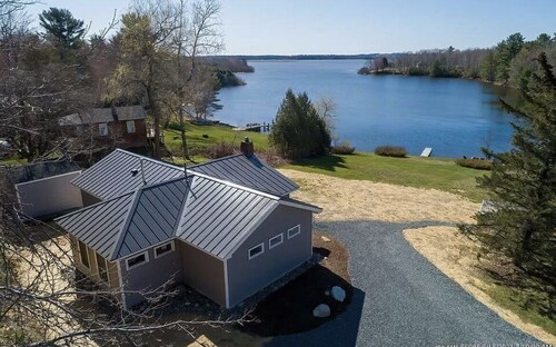 Lakefront Newly Renovated 3 BedroomWith Easy Access to Acadia, MDI and Schoodic