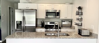 Lakefront Newly Renovated 3 BedroomWith Easy Access to Acadia, MDI and Schoodic