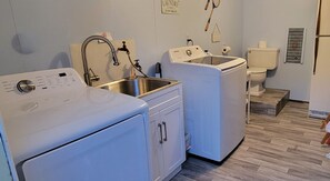 A laundry room with two washing machines, a sink, and a toilet. - 6 guest  · Eddie Bauer`s former Beachfront Cottage (Sekiu)