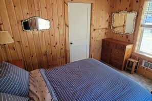 3 bedrooms, desk, free WiFi, bed sheets