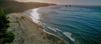 6 guest  · Eddie Bauer`s former Beachfront Cottage