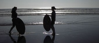6 guest  · Eddie Bauer's former Beachfront Cottage