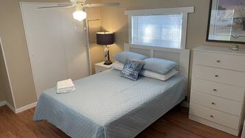 2 chambres, fer et planche à repasser, Wi-Fi gratuit, draps fournis