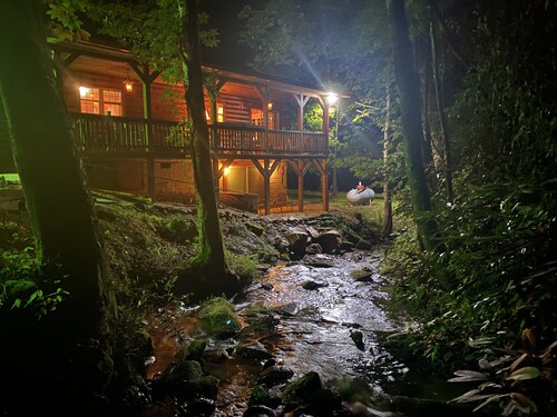 Carolina CREEKSIDE Cabin - Fire Pit & HOT TUB on the Creek - Easy Access