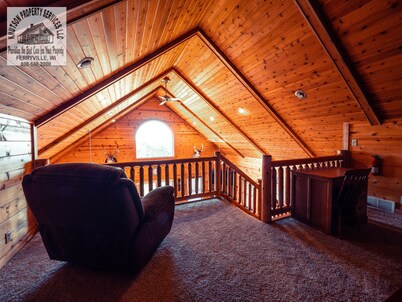 Very Secluded Beautiful Cabin!! Watch The Wildlife And Star Gaze From The Deck!!