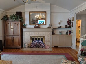 Interior - Tranquility on the Water at Shergar Manor (Bay City)