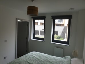 2 habitaciones, tabla de planchar con plancha y wifi gratis 