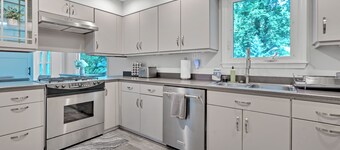 North Hills Home 4 BR/2 BA with attached studio 